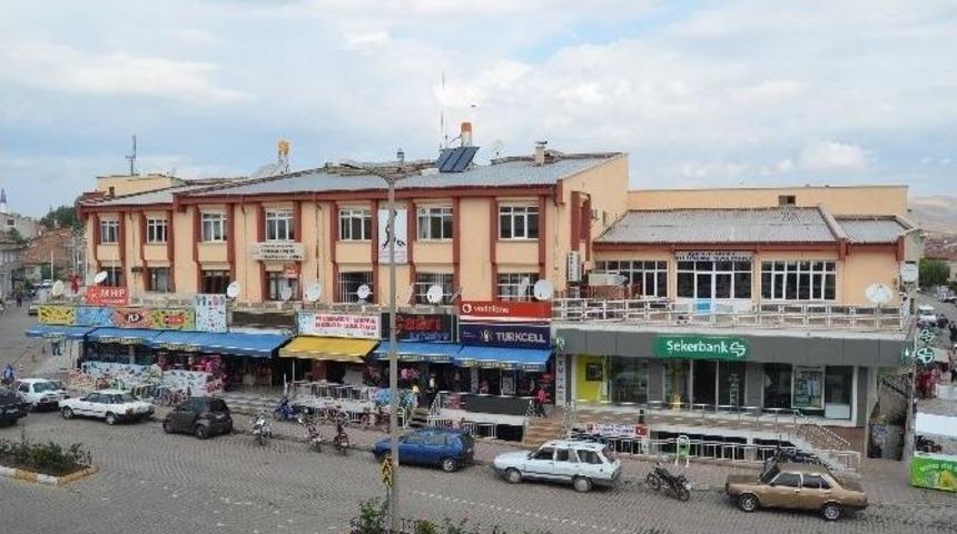 Şuhut Belediyesi Eski Hizmet Binasında Tadilat &Ccedil;alışmaları Devam Ediyor