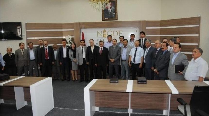 Belediye Başkanı Faruk Akdoğan&rsquo;a Plaket