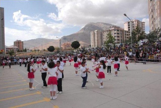 Yeni Döneme Coşkulu Karşılama