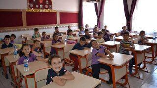 Afyonkarahisar’da Minik Öğrenciler Ders Başı Yaptı