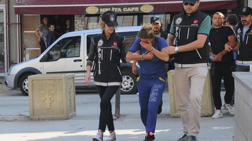 Uyuşturucu Satıcısının &Uuml;zerinde 52 Bin Liralık Bonzai Ele Ge&ccedil;irildi