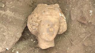 Antik Kentte Dionysos’un Heykel Başı Bulundu