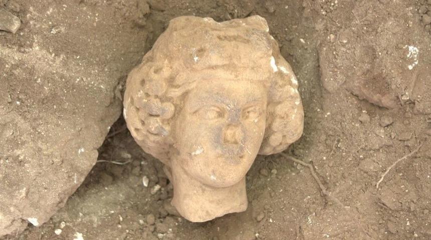 Antik Kentte Dionysos&rsquo;un Heykel Başı Bulundu