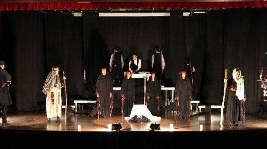 Genç Denizli Tiyatro Kulübü Perdelerini Açıyor