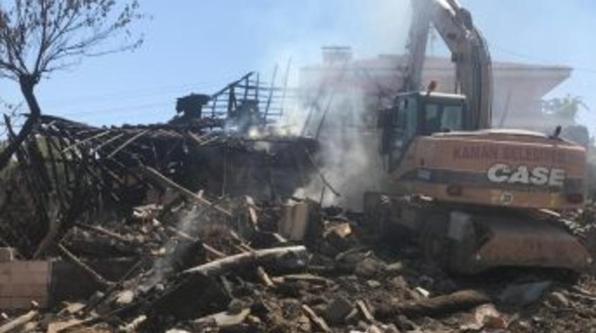 Kırşehir&rsquo;de T&uuml;p Bomba Gibi Patladı: 1 Yaralı