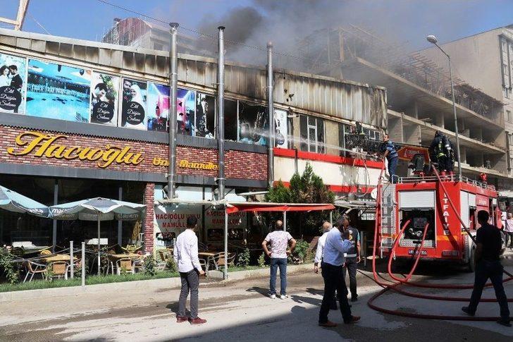 Düğün Salonunda Korkutan Yangın G4