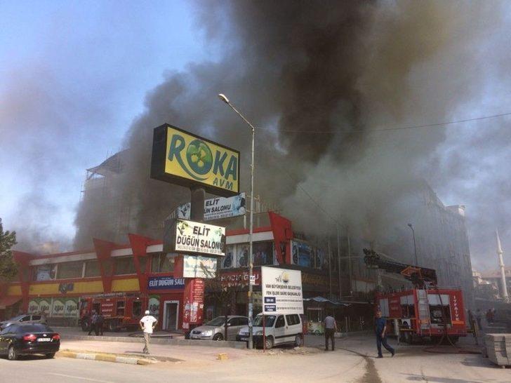 Düğün Salonunda Korkutan Yangın G1