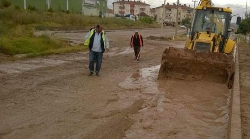 &Ccedil;amur Kaplı Yolu Karayolu Ekipleri Temizledi