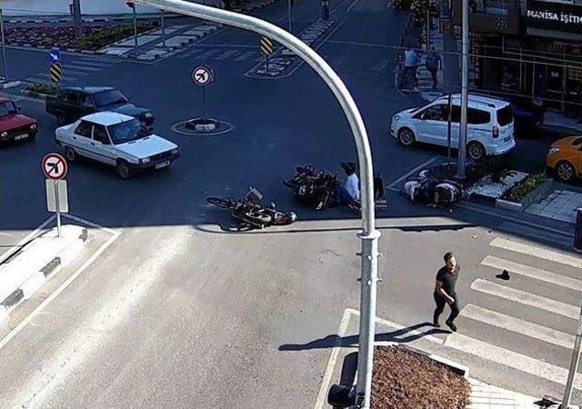 Manisa’da Trafik Kazaları Şehir Polis Kamerasında