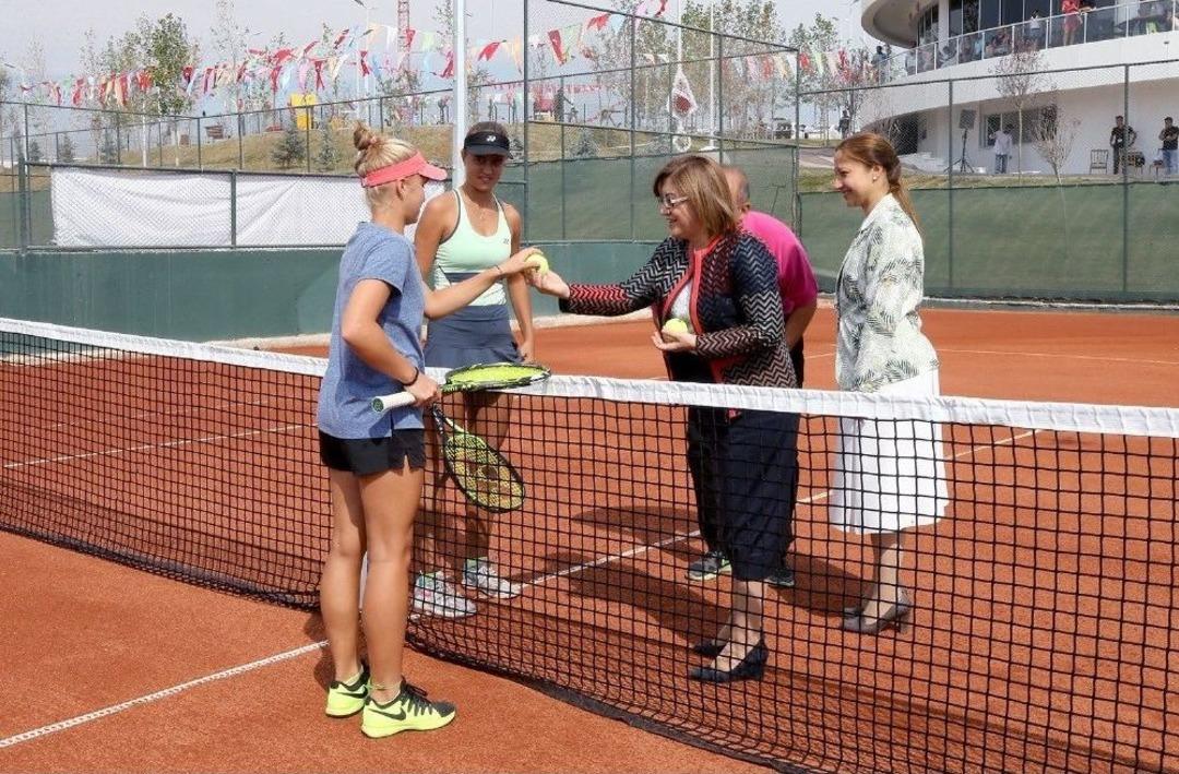 Şahin, 16 Yaş T&uuml;rkiye Tenis Şampiyonasının A&ccedil;ılışını Yaptı