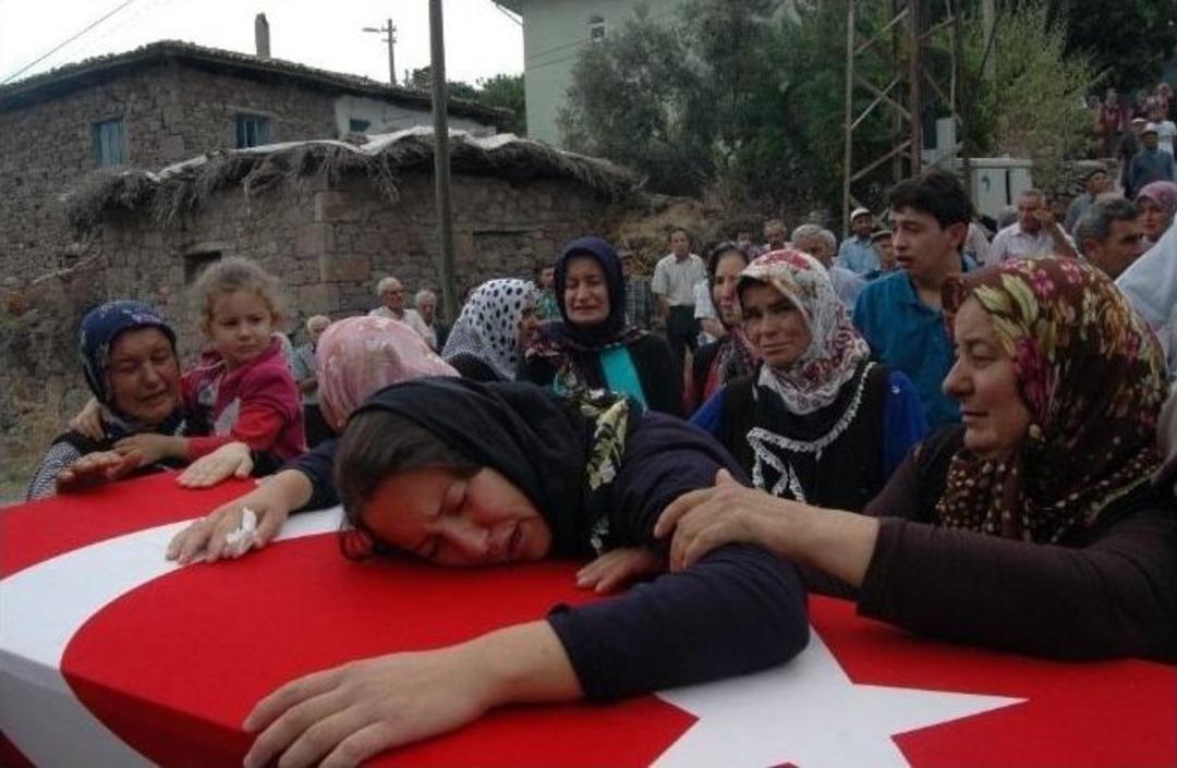 İntihar Eden Uzman &Ccedil;avuş Toprağa Verildi