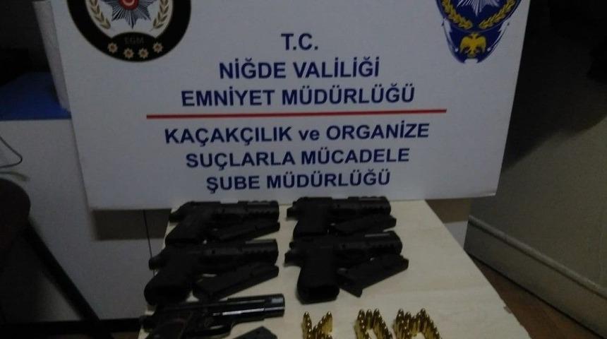 Silah Ka&ccedil;ak&ccedil;ıları Yakalandı