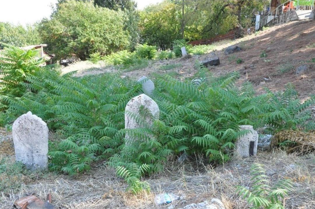 Tarihi Mezarlığa B&uuml;y&uuml;k Vefasızlık