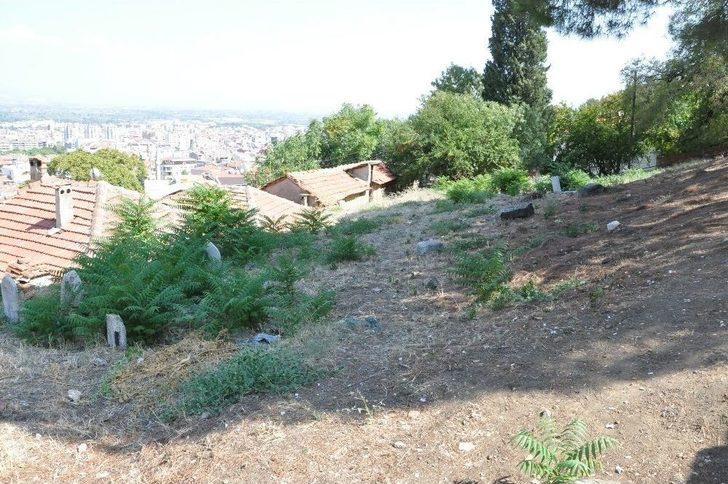 Tarihi Mezarlığa Büyük Vefasızlık G1