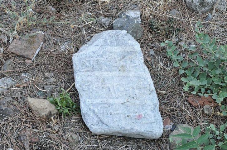 Tarihi Mezarlığa Büyük Vefasızlık G4