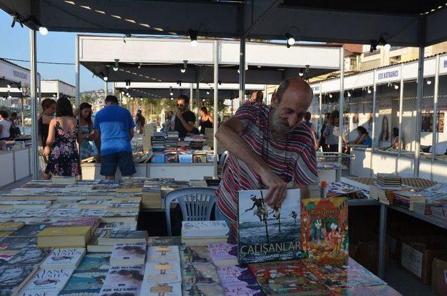 Kuşadası 5. Geleneksel Kitap Ve Edebiyat Günleri Başladı