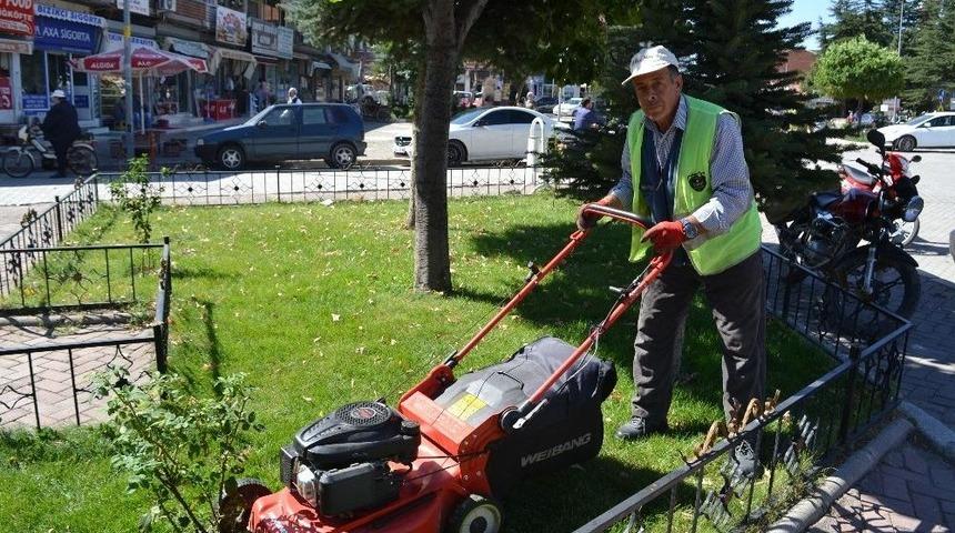 Şuhut’ta Çevre Düzenleme Çalışmaları Devam Ediyor