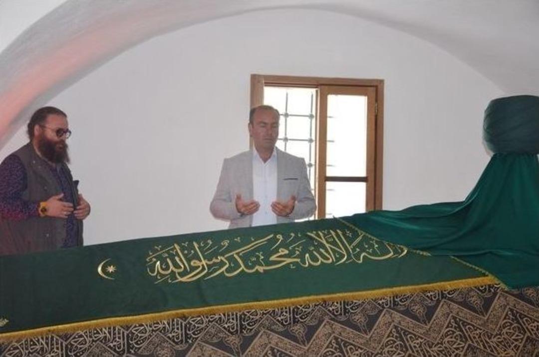 (&ouml;zel) Bayram Tatilinde Şeyh Edebali T&uuml;rbesi&rsquo;ni Binlerce Kişi Ziyaret Etti