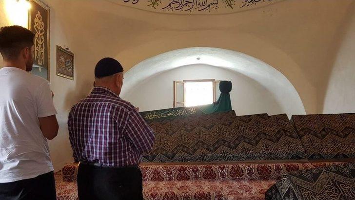 (özel) Bayram Tatilinde Şeyh Edebali Türbesi’ni Binlerce Kişi Ziyaret Etti G4