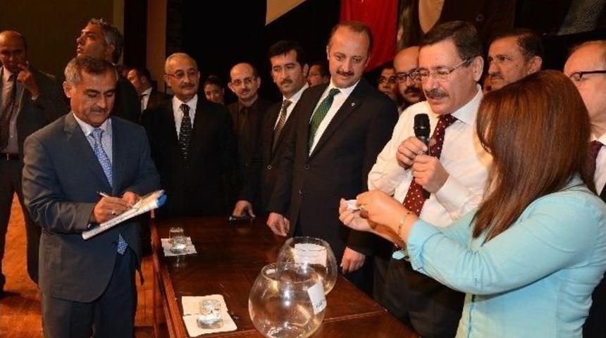 Başkan G&ouml;k&ccedil;ek, Gecekondu Sakinlerinin Kura T&ouml;renine Katıldı