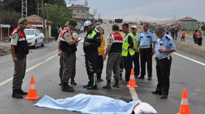 Karşıdan Karşıya Ge&ccedil;erken &Ouml;ld&uuml;