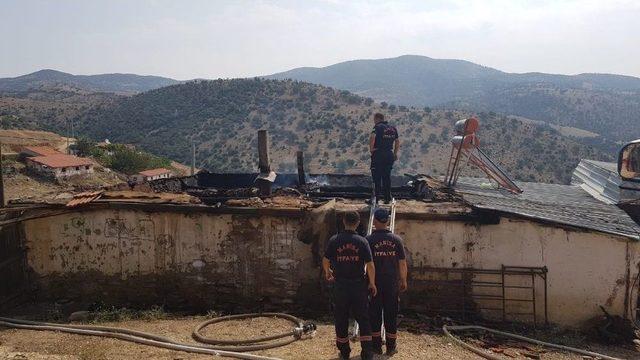 Manisa’da Yangın Bir Evi Kül Etti