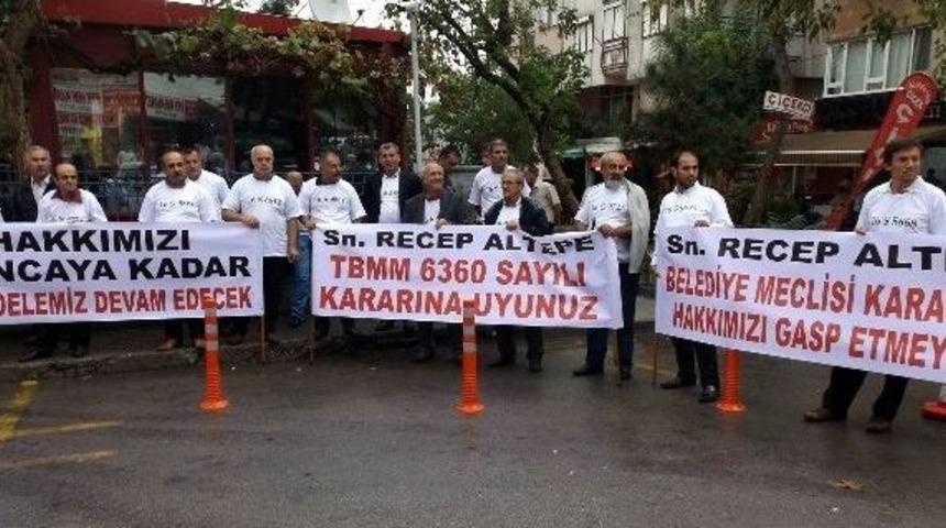 Servis&ccedil;ilerin İl&ccedil;elere Yolcu Taşıyamama Tepkisi