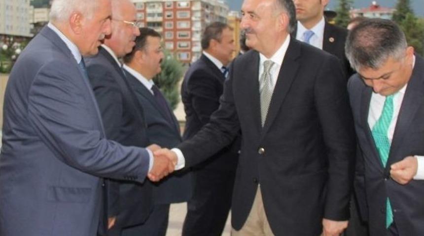 Sağlık Bakanı M&uuml;ezzinoğlu Rize&rsquo;de