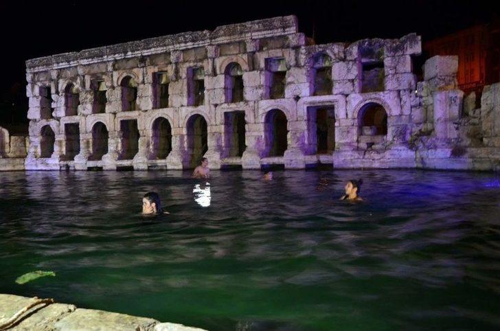 2 Bin Yıllık Roma Hamamı Gece Görüntüsüyle Göz Kamaştırdı G3