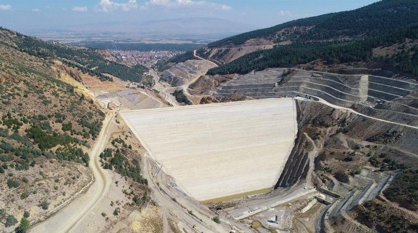 &Ccedil;ay Barajının G&ouml;vde Dolgusu Tamamlandı