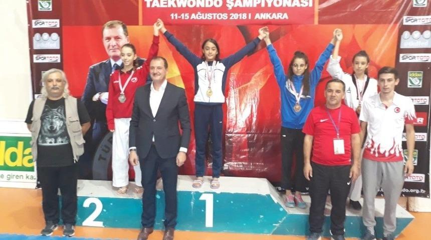 Aslı Topal 2 Bin 600 Sporcunun Katıldığı Şampiyonada &Uuml;&ccedil;&uuml;nc&uuml; Oldu