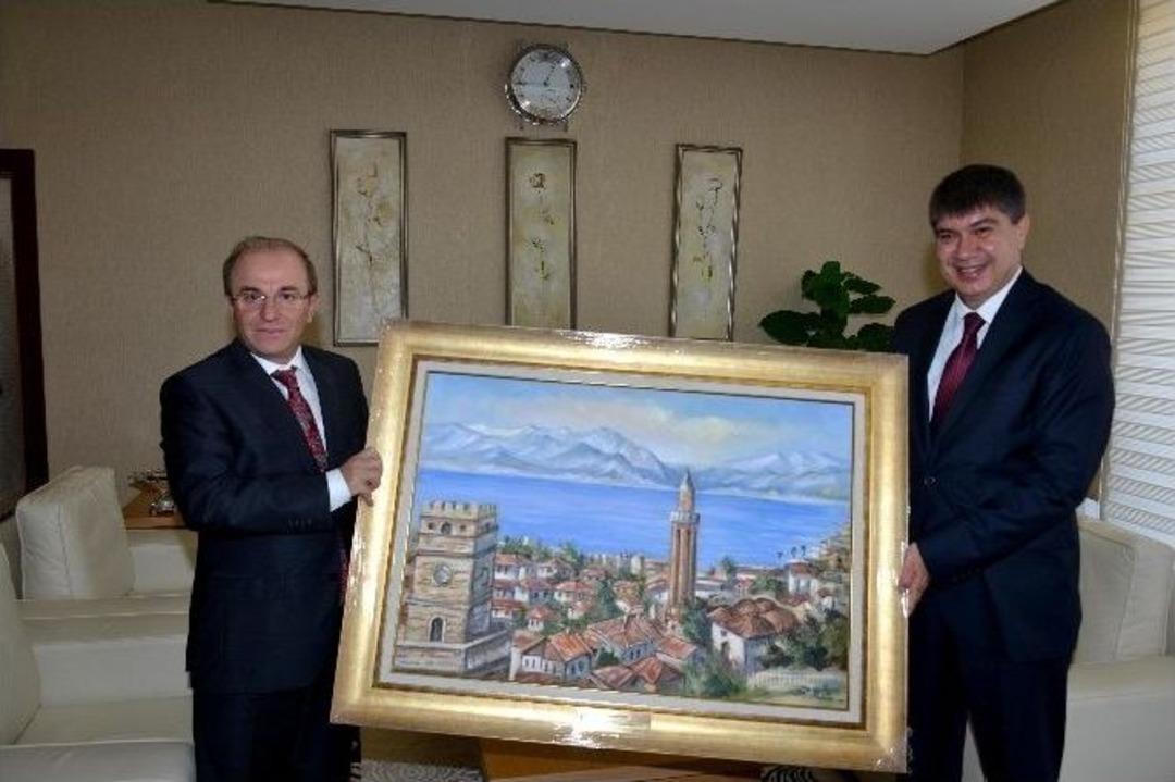 Vali &Ouml;zt&uuml;rk, Veda Ziyaretlerine Başladı