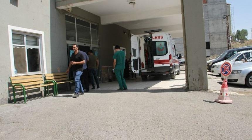 Eşini D&ouml;verek &Ouml;ld&uuml;rd&uuml;, Sonra İntihar Etti