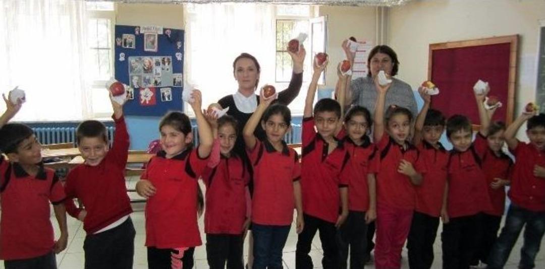 &ldquo;kahvaltımı Yaptım Meyvem &Ccedil;antamda&rdquo;