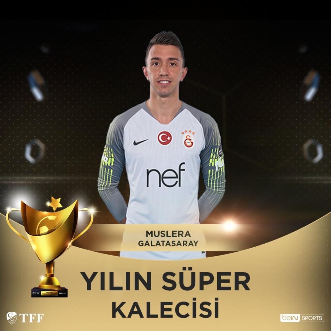 S&uuml;per Lig'de 2017-18 sezonunun en iyilerini &ouml;d&uuml;llerini aldı! Futbolun S&uuml;perleri &ouml;d&uuml;l t&ouml;reni...