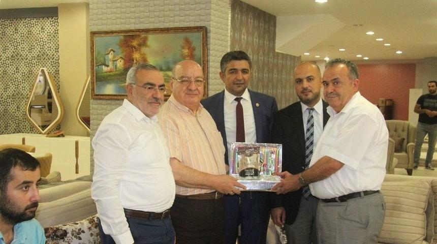 Ak Partililer Yaşlılarla Bir Araya Geldi