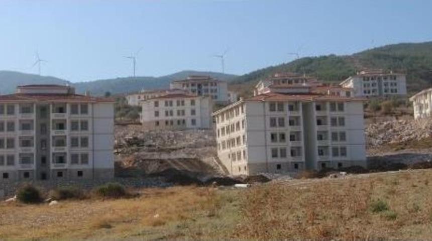 Kınık'ta Toki Konutları Kurayla Sahiplerini Buldu