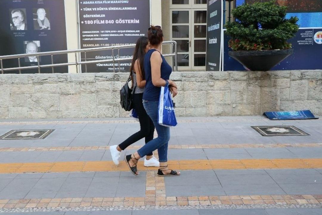 Adana&rsquo;da &rsquo;yıldızlar Kaldırımı&rsquo; A&ccedil;ıldı