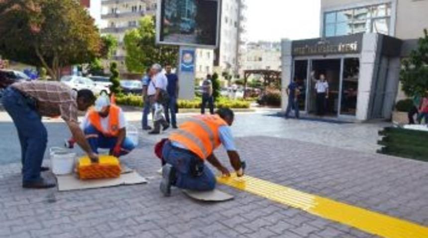 Mezitli&rsquo;de Kaldırımlar G&ouml;rme Engelliler İ&ccedil;in D&uuml;zenleniyor