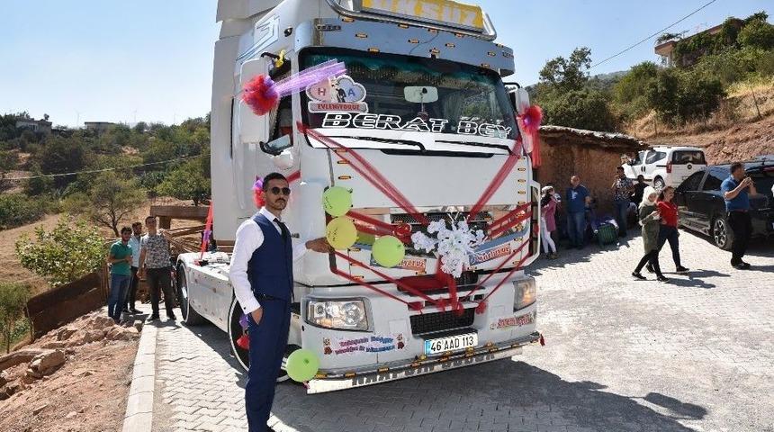 Tır Şof&ouml;r&uuml;n&uuml;n &Ccedil;ocukluk Hayali Ger&ccedil;ek Oldu