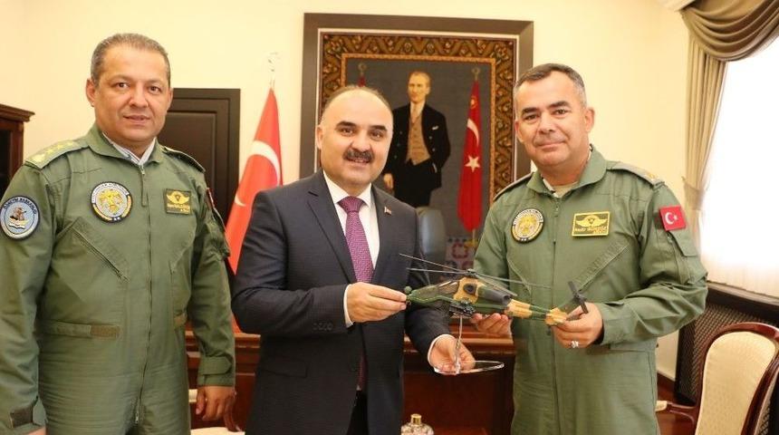Tuğgeneral&rsquo;den Vali G&uuml;naydın&rsquo;a T129 Atak Helikopteri Maketi Hediyesi