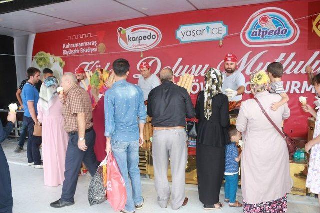 Maraş Dondurmasına Adıyamanlılar Büyük İlgi Gösterdi