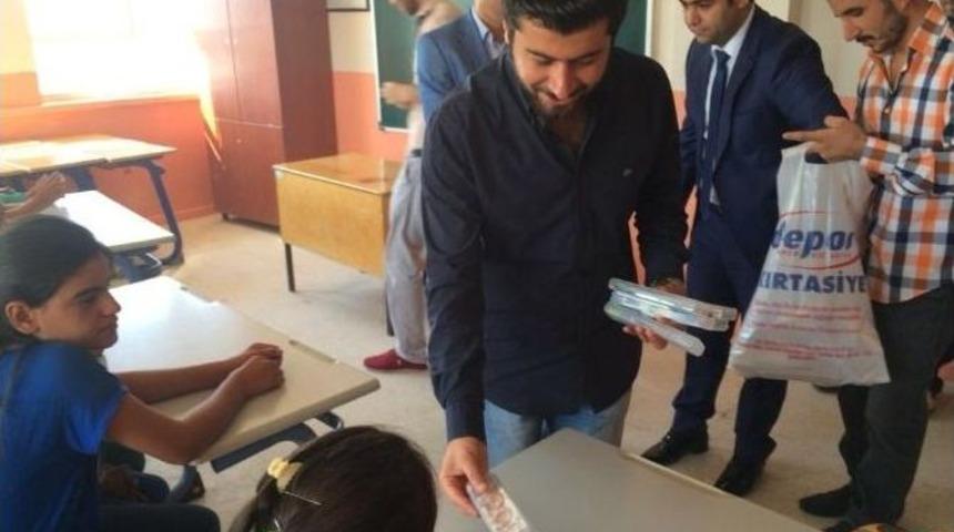 Ak Gen&ccedil;ler Bir Kalemle Umut Verdiler