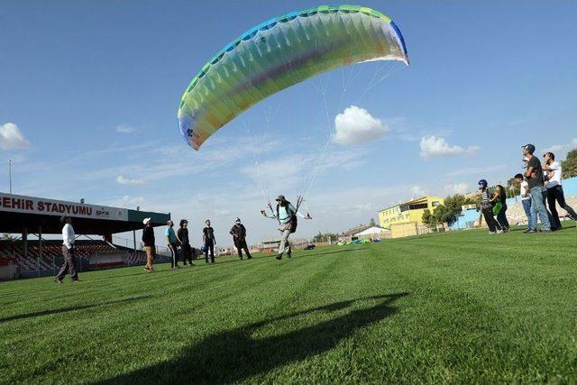 Mardin’de Yamaç Paraşütü Eğitimleri Verilmeye Başlandı