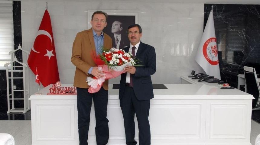 Isubü’de Rektörlük Devir Teslim Töreni