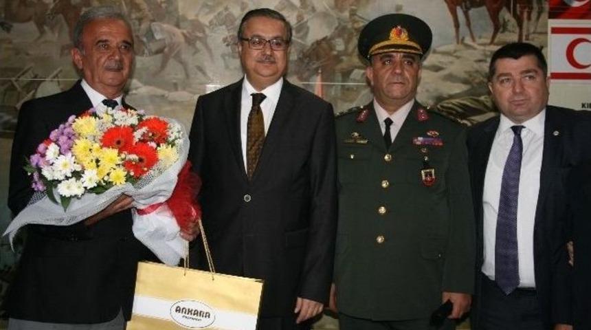 Vali Su Gaziler Derneğini Ziyaret Etti