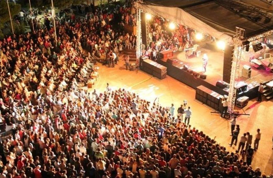 Saruhanlı Grup Zakkum&rsquo;la Coştu