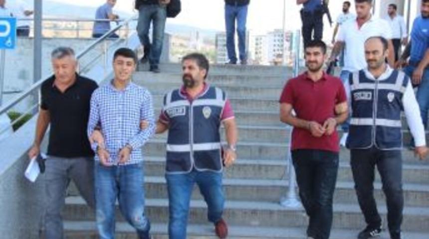 Mahalle D&uuml;ğ&uuml;n&uuml;ndeki Silahlı Saldırı Olayına Tutuklama