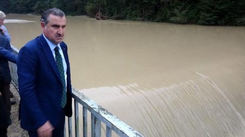 Rize&rsquo;De Sel Ve Heyelanda Mahsur Kalanlara Ulaşıldı (3)