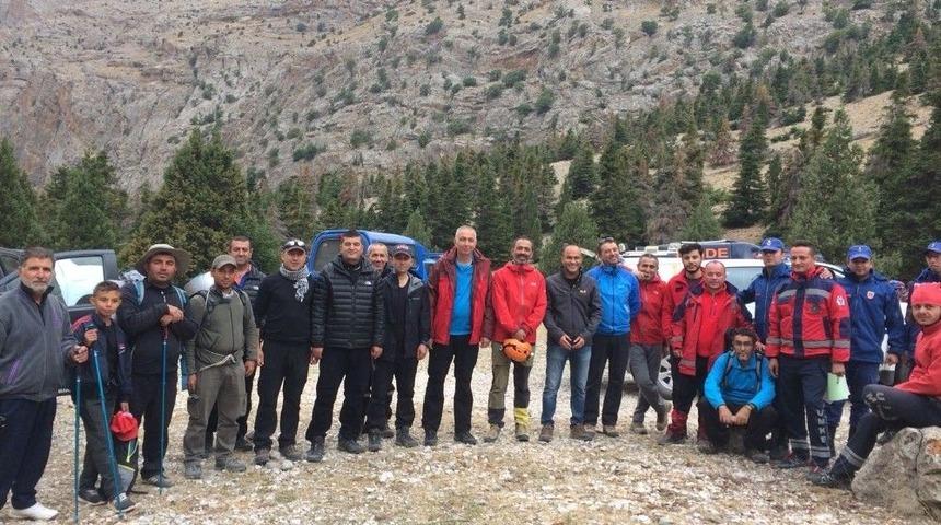 Yolunu Kaybeden Amat&ouml;r Dağcıları Ekipler Kurtardı